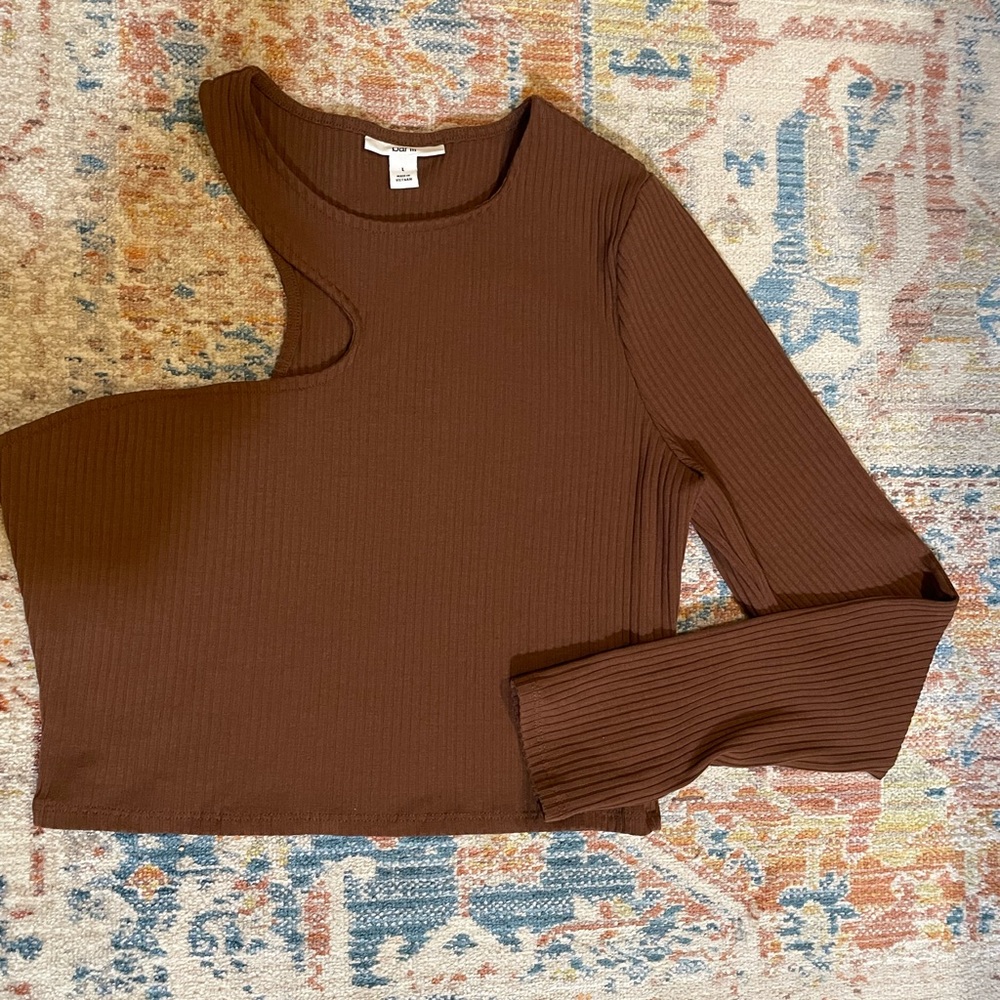 NEW cutout long sleeve top